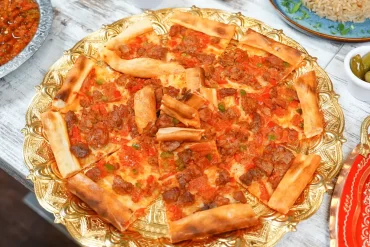 DICED MEAT PIDE