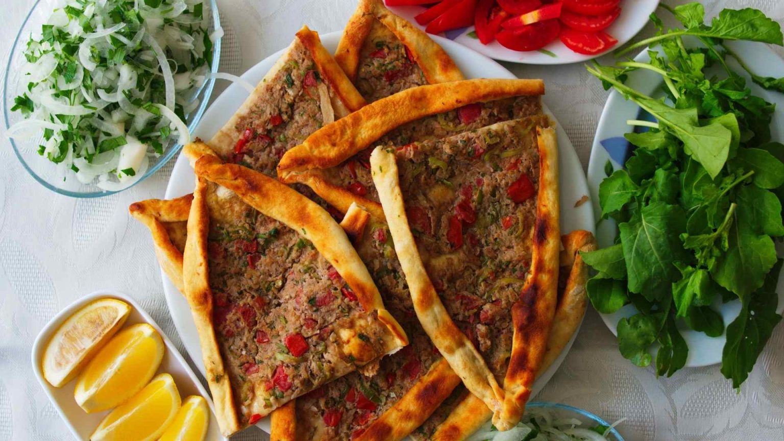 The Ultimate Guide to Turkish Pide: A Delicious Flatbread from Turkey ...