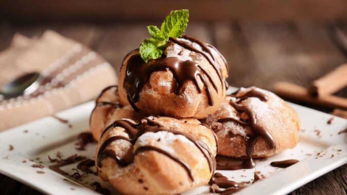 Indulge Your Sweet Tooth with These Irresistible Profiteroles 1