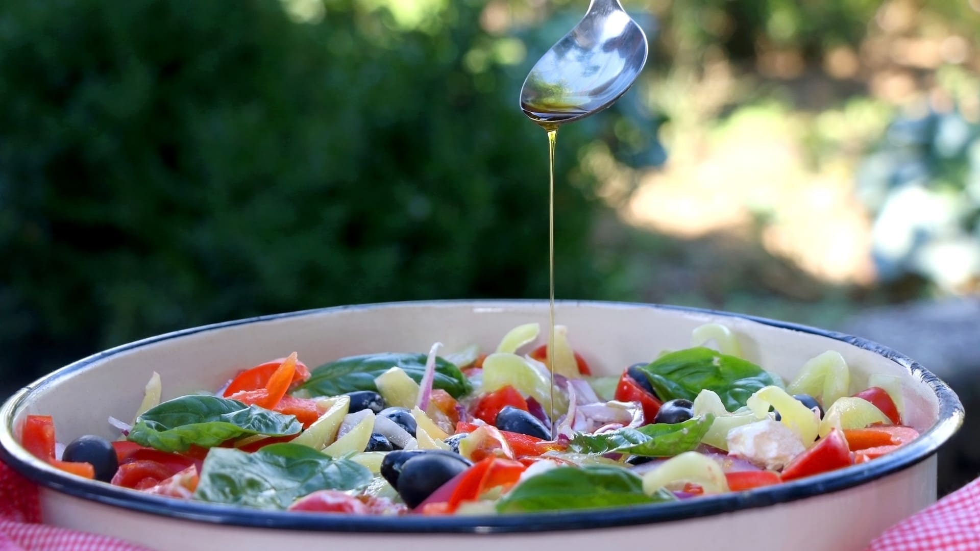 Experience the Taste of Greece with This Classic Greek Salad Recipe - Healthy, Fresh, and Bursting with Flavor!4